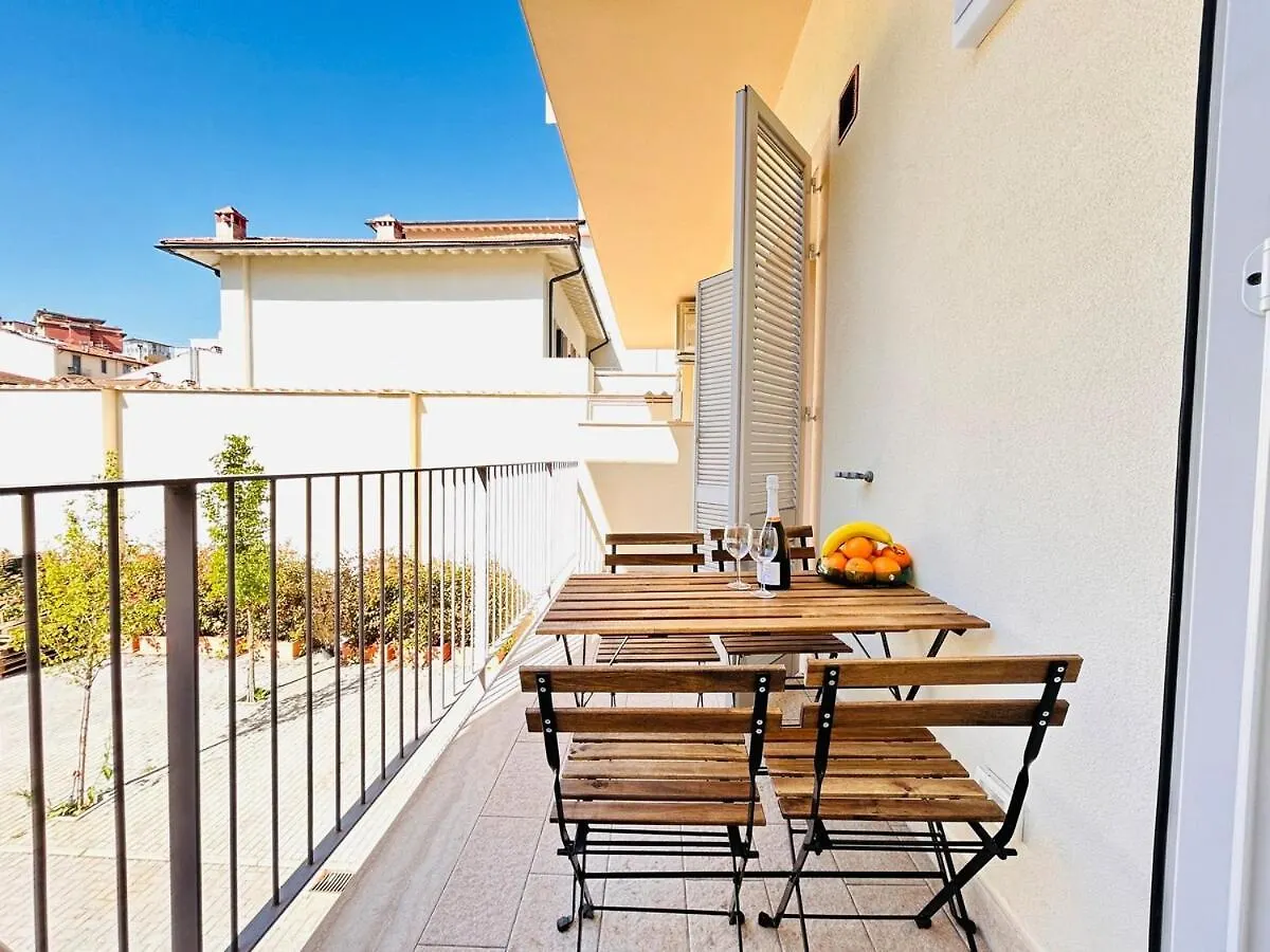 Homeby, Terrace Apartment Francesca Florencia